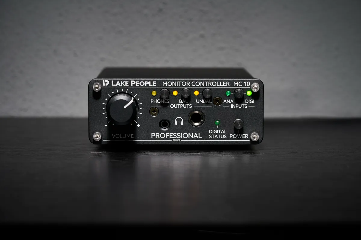 Lake People präsentiert den ultrakompakten Monitor Controller MC10 Lake People präsentiert den ultrakompakten Monitor Controller MC10